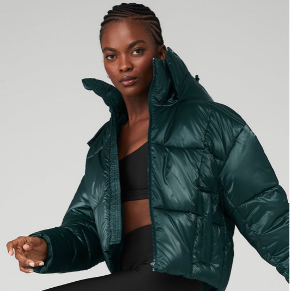 Alo Pearlized Pristine Puffer - Midnight Green